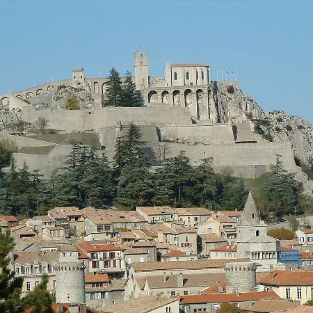 Hotel L'Oustalet Sisteron Esterno foto