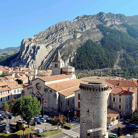 Hotel L'Oustalet Sisteron Esterno foto