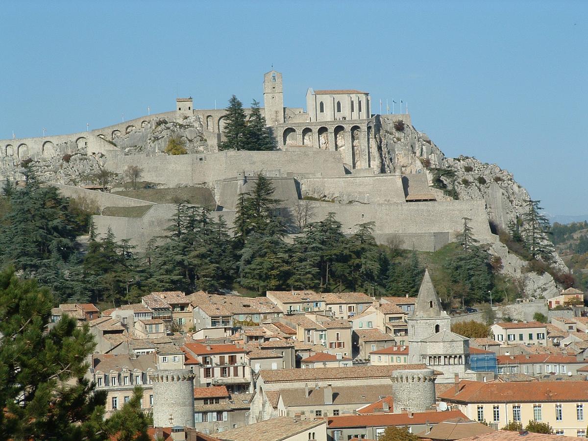 Hotel L'Oustalet Sisteron Esterno foto